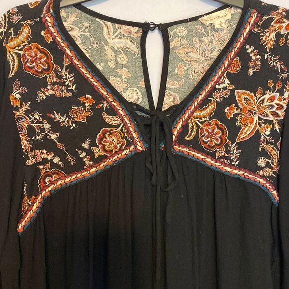 Hem and Thread Boho Chic Black Embroidered V-Neck Top with Bell Sleeves Size Sma - Picture 5 of 13